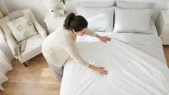 "Posteľná bielizeň by sa nemala meniť každé dva týždne alebo každý mesiac" - presný interval výmeny je prekvapujúci.