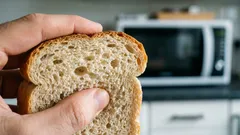 Ako urobiť chlieb opäť mäkkým za 10 sekúnd: metóda, ktorá funguje aj na starý chlieb