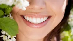 Stačí zmiešať tieto tri zložky a vaše zuby budú belšie v okamihu.