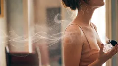 Parfémy teraz nepoužívam na zápästie, ale iným spôsobom: takže stopa je dlhšia, trvácnosť je väčšia, vôňa je krajšia.