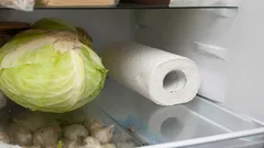 Tu je dôvod, prečo je vloženie papierovej utierky do chladničky tajomstvom, ktoré vám uľahčí život.